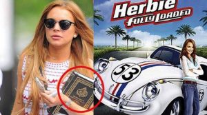Aktris Seksi Hollywood Lindsay Lohan Tertangkap Kamera Bawa Alquran