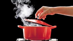 Hati-hati Ibu-ibu! Asap Dapur Sama Bahayanya dengan Asap Rokok