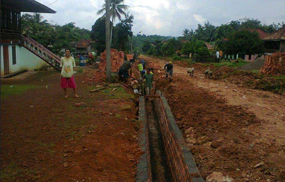 Pembangunan Drainase Sepanjang 600 Meter di Desa Tanjung Agung