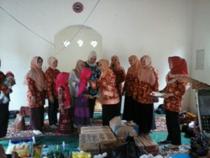 Darma Wanita Bappeda dan Litbang Berbagi dengan Panti Asuhan