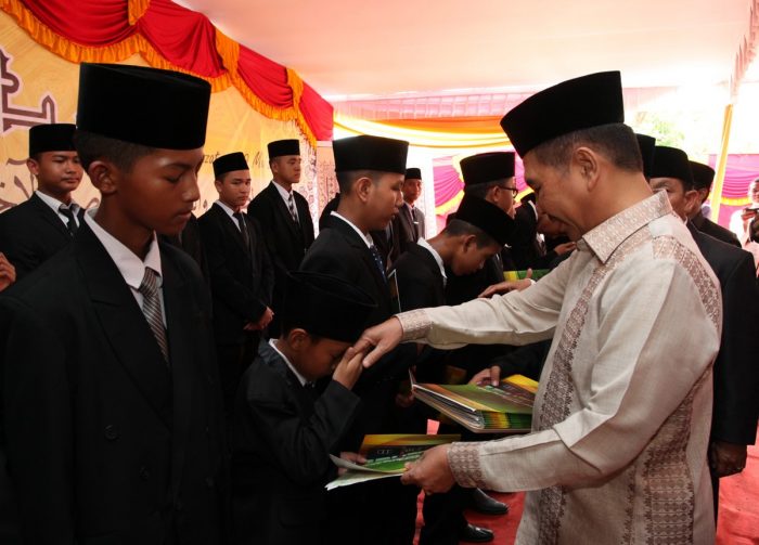 Ishak Mekki Hadiri Wisuda Santri ponpres Ma