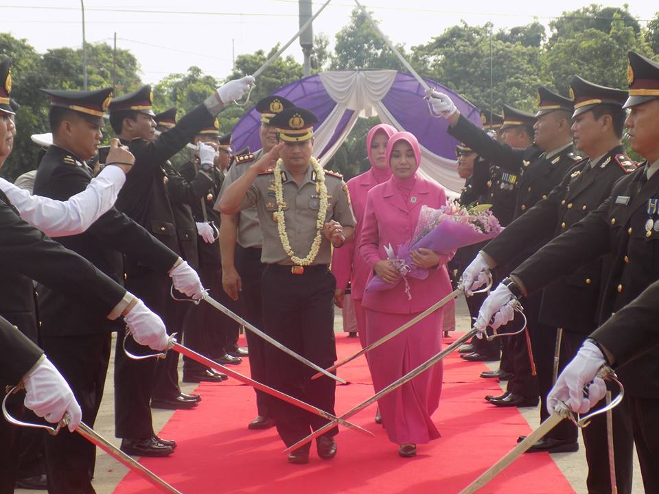 kapolres banyuasin disambut pedang pora