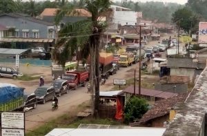 Tronton Mogok Membuat Jalan Talang Kelapa KM 15 Macet Parah