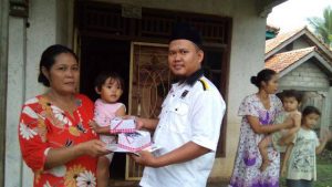DPC PKS Sembawa, Bagi- bagi Paket Takjil Gratis Kepada Warga Sembawa