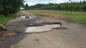Jalan Rusak, Distamben Mulai Benahi Lampu Jalan Lintas Timur Banyuasin