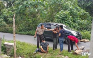 Bak di Film Action, Kapolsek Buay Sandang Aji ini Stop 4 Komplotan Perampok