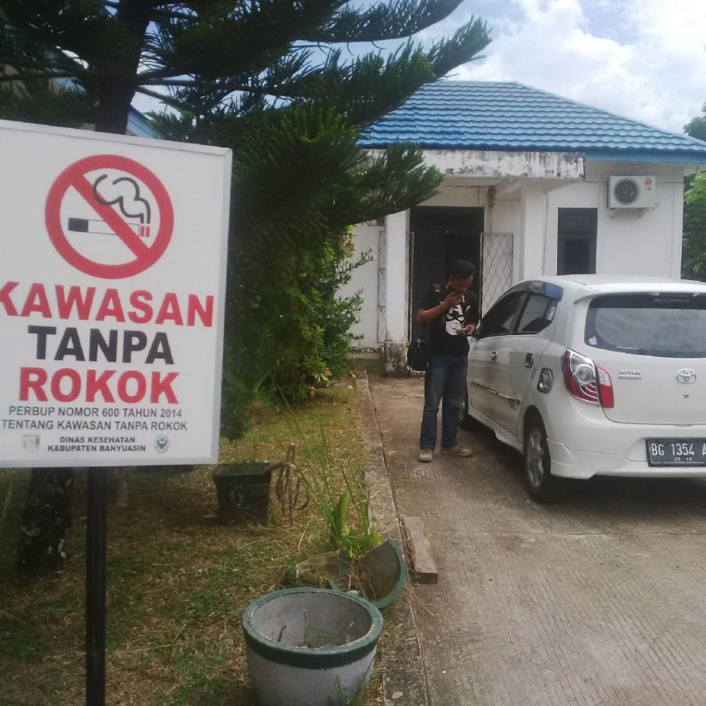 Oktober, Merokok di Tempat Umum Bakal Berurusan dengan Pol PP