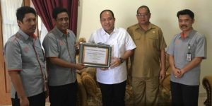 Masyarakat Sering Bayar di Kantor Pos, Pemkab Dapat Penghargaan