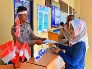 Semarak HUT RI Ke-72, Layanan Satlantas Polres Mura Diwarnai Atribut Merah Putih