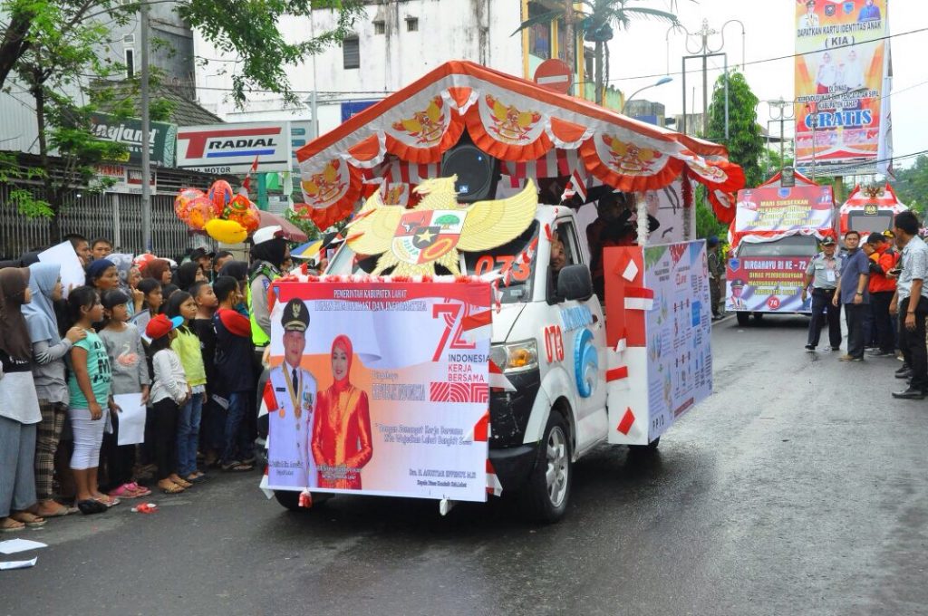Meski Hujan Tak Surutkan Peserta Karnaval HUT RI di Lahat