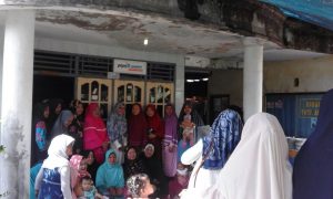 Ratusan Ibu-ibu Majelis Ta’lim Rimba Asam Sambut Istri Calon Bupati Banyuasin Syaiful Bahri