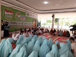 Ribuan Santri Padati Rumah Dinas Kak Wari