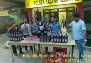 Ratusan Botol Mansion dan Anggur Dijual Lapak Hajatan