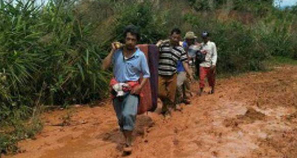 Warga Tertimbun Longsor di OKU Selatan
