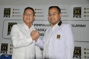 Usai Doa Bersama, Aswari-Irwansyah Serahkan Berkas ke KPUD Sumatera Selatan