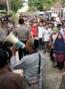 Aksi Demo Warga Penantian Atas Pemalsuan Tanda Tangan Kades Desa Penantian