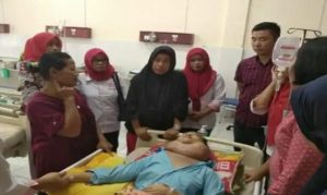 Besuk Pasien Eni Hartatik, Hj Heriyati Sebagai Seorang Ibu Merasa Sedih