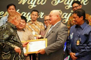 Pembayar Pajak Tertinggi Di Sumsel Dapat Penghargaan