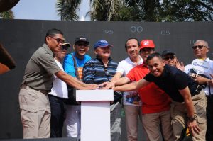 PLN Dan Masyarakat Ikut Meramaikan Parade Asian Games di Palembang