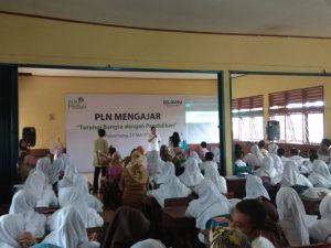 Beri Motivasi di SMPN 28, PLN Bantu Pembangunan Lapangan Basket