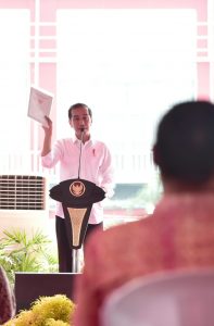 Di Palembang, Jokowi Serahkan Ribuan Sertifikat Tanah