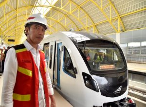 Jokowi Uji Coba LRT Pertama Di Indonesia