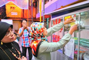 BPOM Tempel Stiker Dilokasi Wisata Kuliner