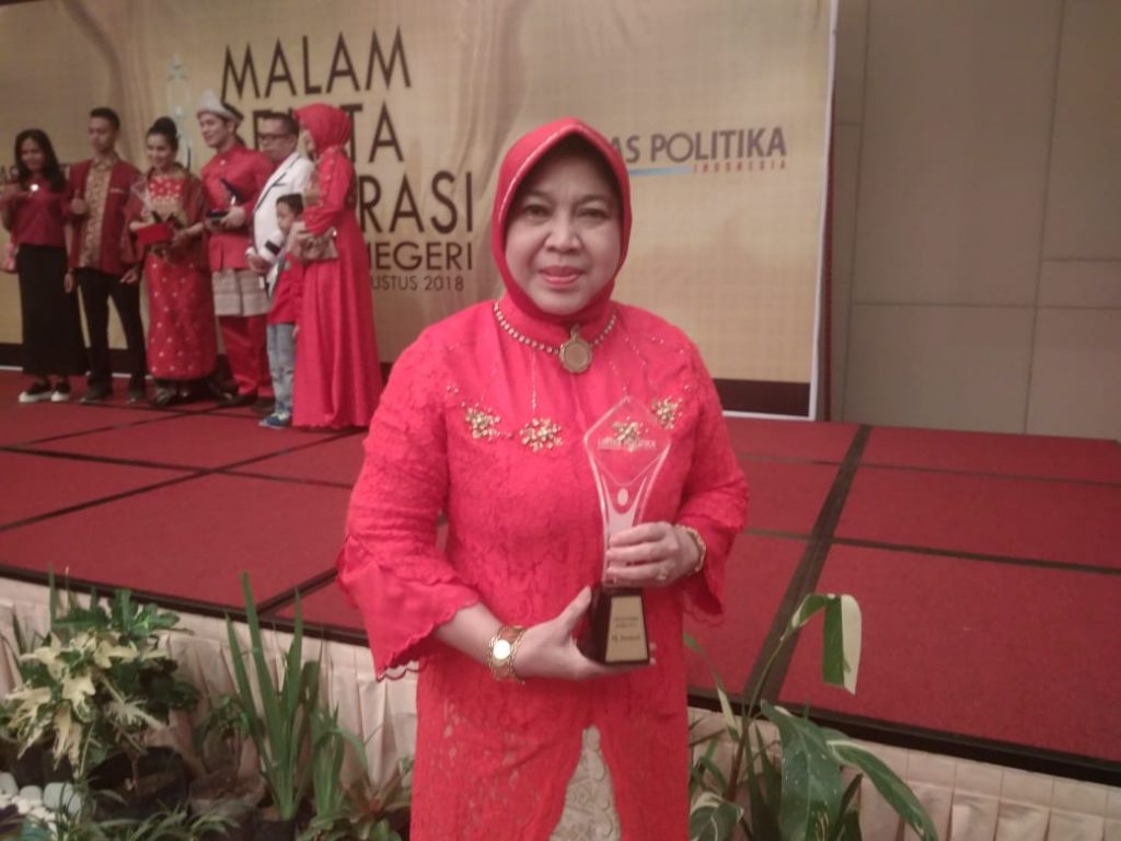 Hj. Asmawati Raih Penghargaan Tokoh Inspirasi