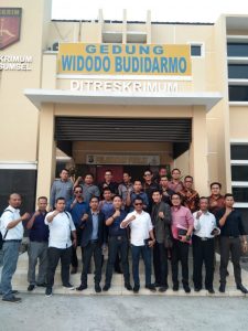 Ratusan Pengacara Datangi Polda Sumsel