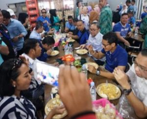 Tiba di Palembang, Sandiaga Uno Santap Mie Celor