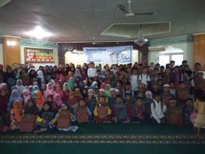 YBM PLN Serahkan Buku dan Tas Pada 353 Anak