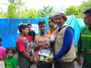 YBM PLN Berbagi 368 School Kit Untuk Korban Tsunami Lampung