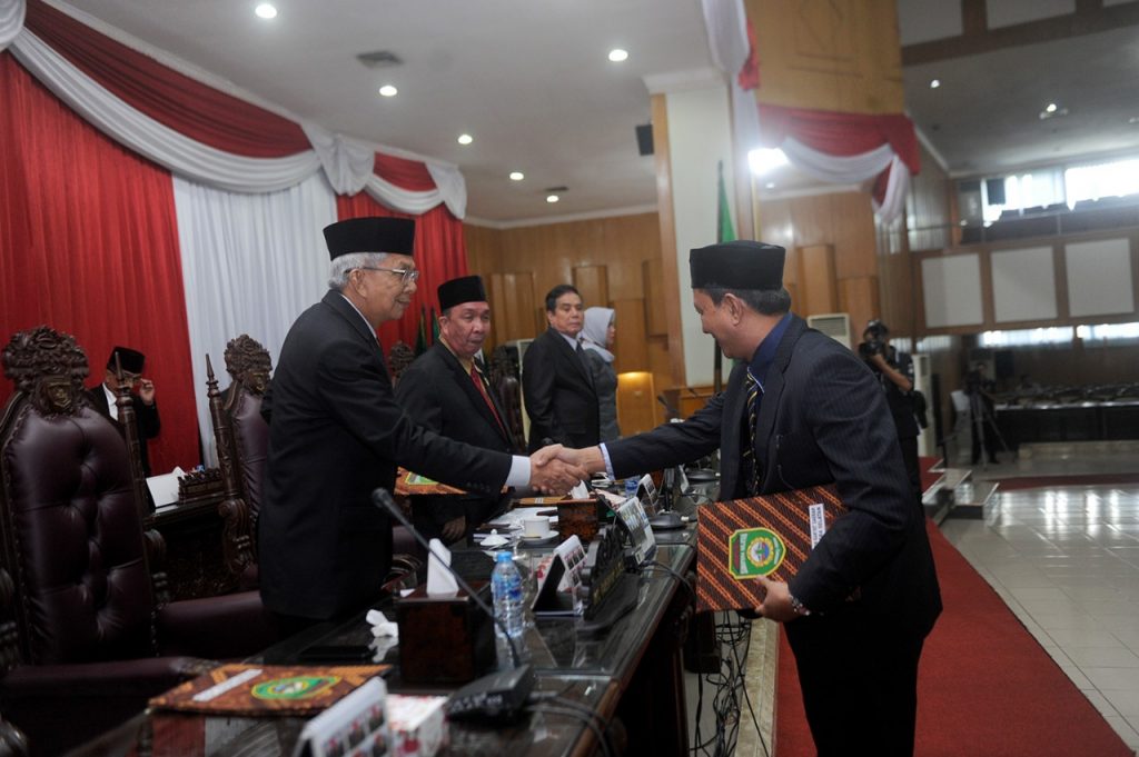 Rapat Paripurna Pandangan Akhir Fraksi, Terhadap Pembahasan Tujuh Raperda