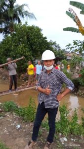 PT SBP Buat Jembatan Besi Bagi Warga