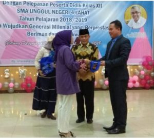SMA Unggulan Lahat Adakan Perpisahan Siswa Kelas XII