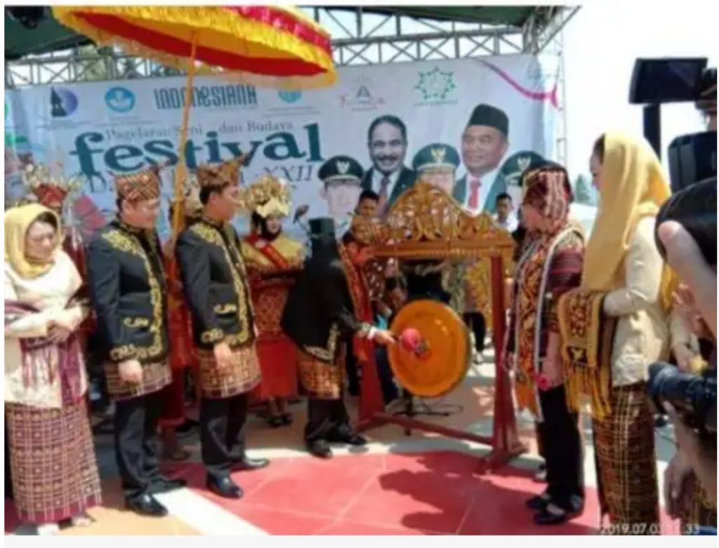 Gubernur Sumsel Resmi Buka Festival Danau Ranau yang Ke-XXII