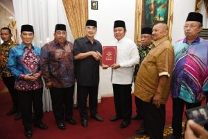 Herman Deru Jadi Presiden Dunia Melayu Dunia Islam di Indonesia 