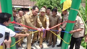 Bupati dan Wabup OKU Selatan Monitor Pembangunan Jembatan Gantung Lapis Baja di Desa Kuripan II