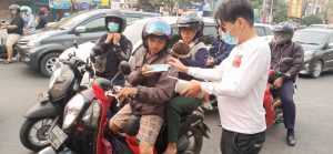 Puluhan Musisi Palembang Bagikan Masker