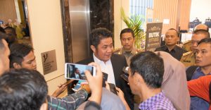 Siaga Kabut Asap, Herman Deru Batal ke Luar Negeri 