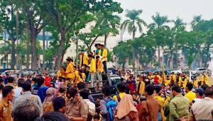 Aksi Mahasiswa Sumsel Berujung Ricuh