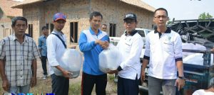 Diskannak OKU Selatan Lakukan Penebaran 30.000 Benih Baung di Suangai Wai Keni