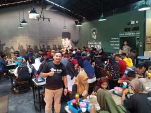 Peringati Hari Pahlawan, Ini Yang Dilakukan Bakso Granat Mas Azis