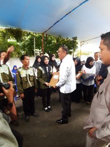 Bupati Lahat berikan bantuan hand traktor kepada kelompok tani di Lahat