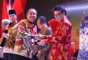 Bupati Lahat Terima Penghargaan Sakip Dengan Predikat B dari Menpan