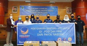 Nasdem DPW Sumsel Serahkan Bantuan APD Ke Tenaga Medis