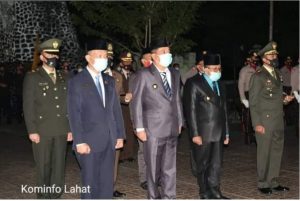 Bupati dan wakil Bupati lahat Hadiri Apel Malam Renungan Suci Peringati HUT RI Ke-75