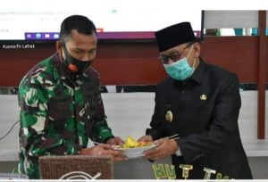 Haryanto Hadiri Upacara HUT TNI Ke-75 Melalui Vidcon di Makodim 0405 Lahat