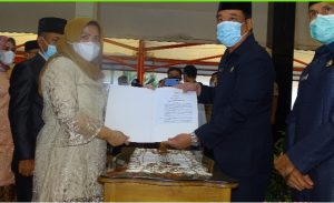 Cik Ujang Bupati Lahat Lantik pejabat tinggi pratama dan Pejabat Administrator Di lingkup Kabupaten Lahat