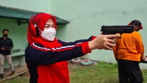 Tingkatkan Kemampuan Fisik, Mental dan Disiplin Pegawai, Rupbasan Palembang Gelar Pelatihan Menembak